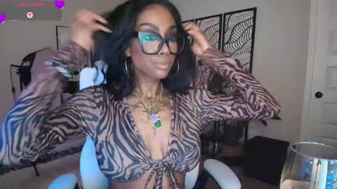 Snapshot of tatted_vixen chatting on May 3, 12:49 am Tatted Queen online show from May 3, 12:49 am