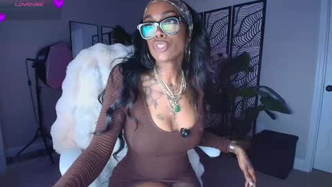Snapshot of tatted_vixen chatting on May 14, 3:13 am Tatted Queen online show from May 14, 3:13 am