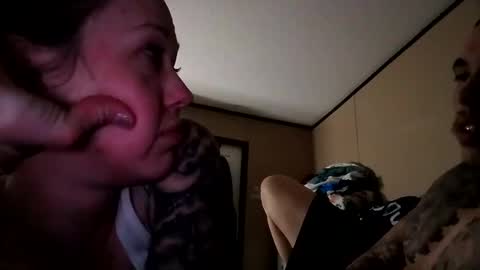 Snapshot of tattedteam1 chatting on March 9, 3:22 am MOMMA SCARLET online show from March 9, 3:22 am