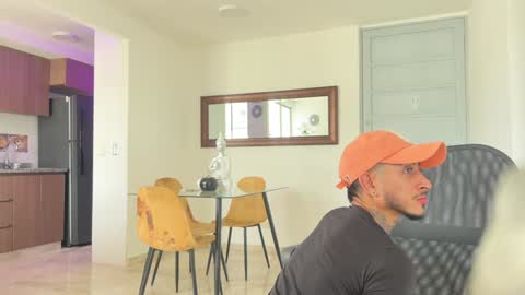 Snapshot of tattoguys_cums chatting on December 16, 1:32 pm Jonathan Juan online show from December 16, 1:32 pm