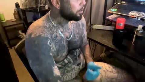 Snapshot of tattoo23inky chatting on May 13, 11:44 pm inky online show from May 13, 11:44 pm