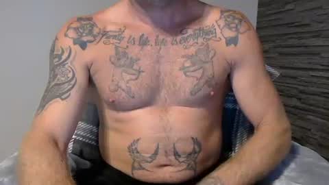 Snapshot of tattoo_london chatting on February 1, 9:02 pm tattoo_london online show from February 1, 9:02 pm