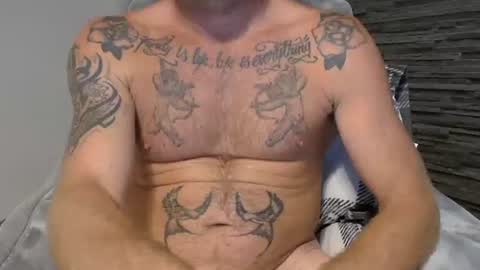 Snapshot of tattoo_london chatting on February 4, 11:31 pm tattoo_london online show from February 4, 11:31 pm