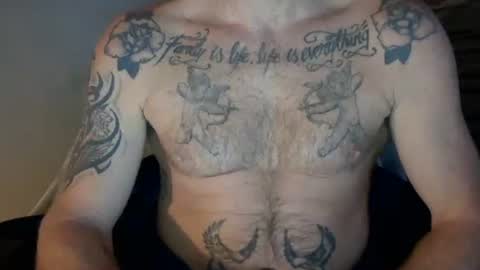 Snapshot of tattoo_london chatting on April 6, 12:30 am tattoo_london online show from April 6, 12:30 am