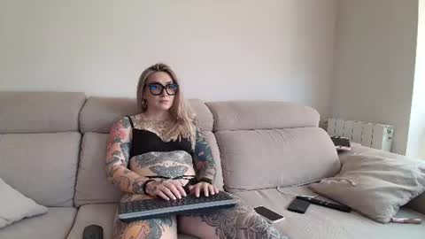tattoobbgirl online show from June 23, 5:11 pm