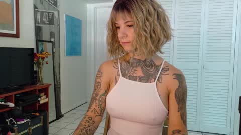Snapshot of tattooed_natalia chatting on December 22, 2:03 pm Natalia 3 online show from December 22, 2:03 pm