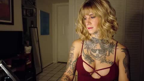 Snapshot of tattooed_natalia chatting on January 16, 9:46 am Natalia 3 online show from January 16, 9:46 am