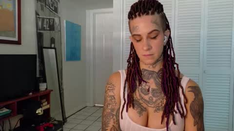 Snapshot of tattooed_natalia chatting on February 6, 1:03 pm Natalia 3 online show from February 6, 1:03 pm