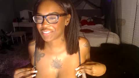 Snapshot of tattooedangelxx chatting on April 5, 4:09 am nyxxx online show from April 5, 4:09 am