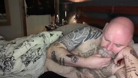 Tattooeddilf 01 online show from December 4, 6:55 am