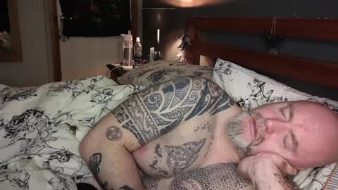 Tattooeddilf 01 online show from December 8, 5:39 am