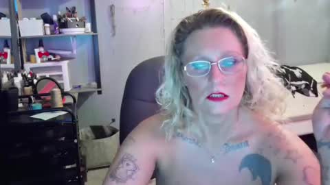 Snapshot of tattooeddirtyteacher chatting on January 22, 9:24 am Lisa Lovely online show from January 22, 9:24 am