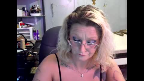 Snapshot of tattooeddirtyteacher chatting on January 24, 6:04 pm Lisa Lovely online show from January 24, 6:04 pm