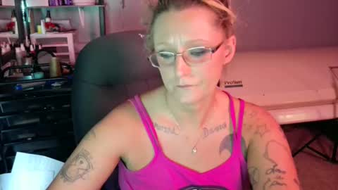 Snapshot of tattooeddirtyteacher chatting on January 26, 5:02 pm Lisa Lovely online show from January 26, 5:02 pm