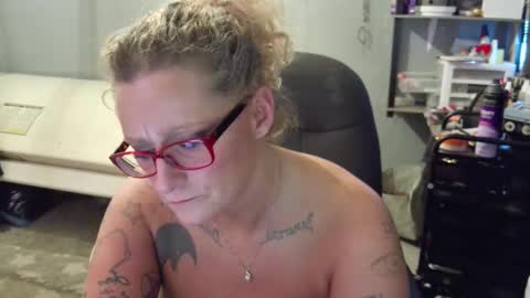 Snapshot of tattooeddirtyteacher chatting on February 6, 9:11 am Lisa Lovely online show from February 6, 9:11 am