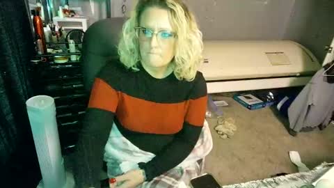 Snapshot of tattooeddirtyteacher chatting on February 16, 9:05 pm Lisa Lovely online show from February 16, 9:05 pm