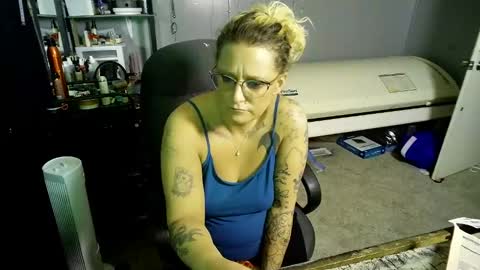 Snapshot of tattooeddirtyteacher chatting on February 18, 1:54 am Lisa Lovely online show from February 18, 1:54 am