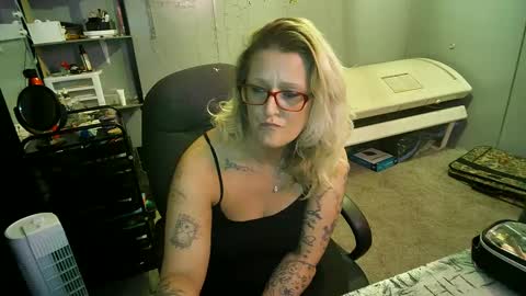 Snapshot of tattooeddirtyteacher chatting on February 27, 1:27 am Lisa Lovely online show from February 27, 1:27 am