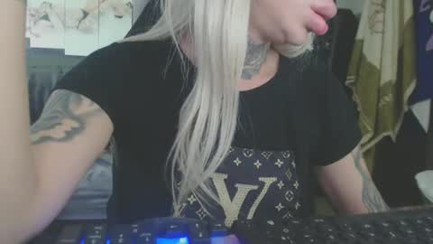 Snapshot of tatuada_safada chatting on October 14, 7:20 am tatuada_safada online show from October 14, 7:20 am