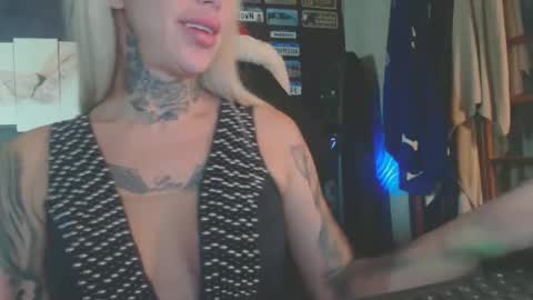 Snapshot of tatuada_safada chatting on November 26, 2:34 am tatuada_safada online show from November 26, 2:34 am