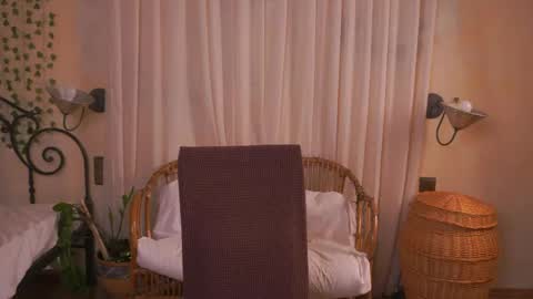 Tifany online show from March 31, 4:07 pm