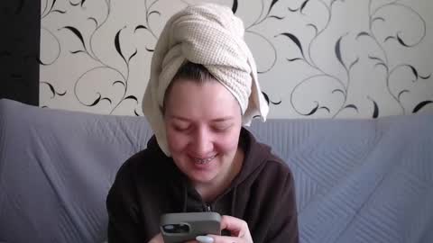 Snapshot of taxxxu chatting on March 13, 6:53 am Diana online show from March 13, 6:53 am