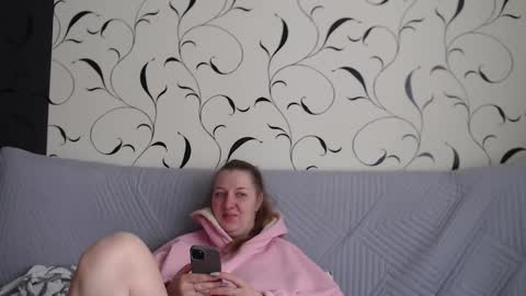 Snapshot of taxxxu chatting on March 26, 7:36 am Diana online show from March 26, 7:36 am