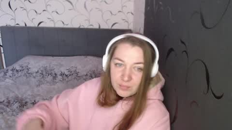 Snapshot of taxxxu chatting on April 1, 6:25 am Diana online show from April 1, 6:25 am