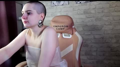 Taya online show from February 3, 3:39 pm