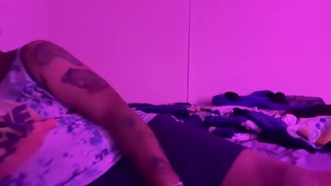 Snapshot of taybiz3 chatting on December 8, 3:32 am carl lewis online show from December 8, 3:32 am