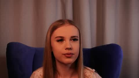 Snapshot of tayelin chatting on April 13, 4:23 pm Taya online show from April 13, 4:23 pm