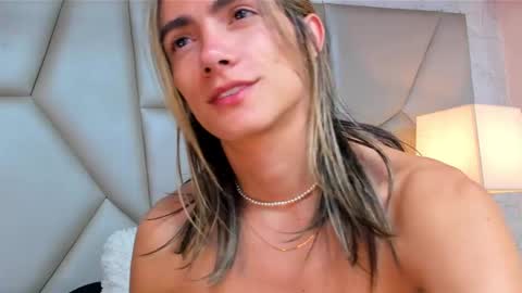 Snapshot of tayler_swift1 chatting on January 15, 12:25 pm tayler_swift1 online show from January 15, 12:25 pm