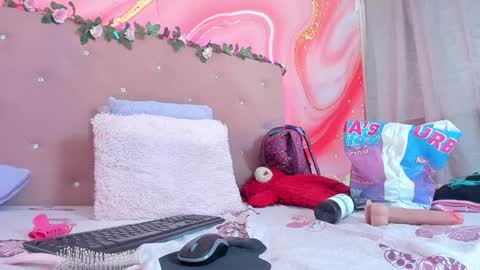 Snapshot of taylor__cooper_ chatting on January 27, 7:03 pm Sarah online show from January 27, 7:03 pm