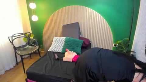 Taylor Bennet online show from October 7, 5:15 am