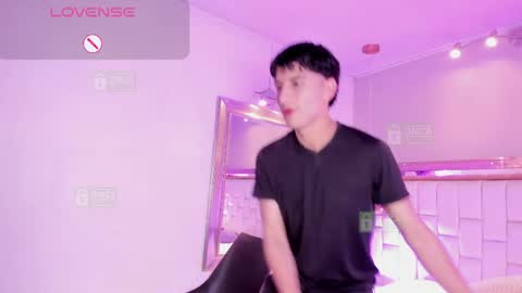 Snapshot of taylor_brooks_ chatting on April 1, 9:12 pm taylor_brooks_ online show from April 1, 9:12 pm