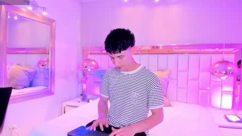 Snapshot of taylor_brooks_ chatting on April 6, 6:20 pm taylor_brooks_ online show from April 6, 6:20 pm