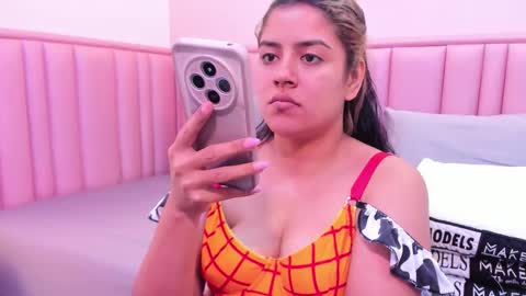 taylor_cupper_ online show from November 17, 12:27 am