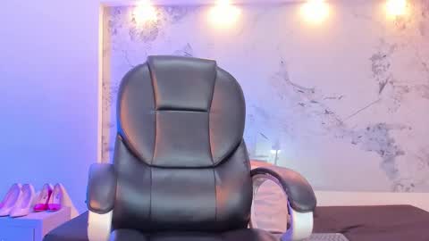 Snapshot of taylor_evanss1 chatting on February 4, 5:02 am Taylor online show from February 4, 5:02 am