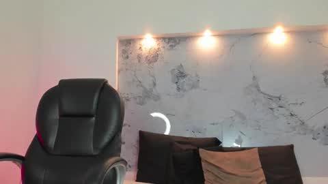 Snapshot of taylor_evanss1 chatting on February 6, 5:23 am Taylor online show from February 6, 5:23 am