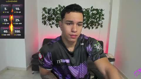 Snapshot of taylor_johnn chatting on December 10, 3:55 pm Penagos zz online show from December 10, 3:55 pm