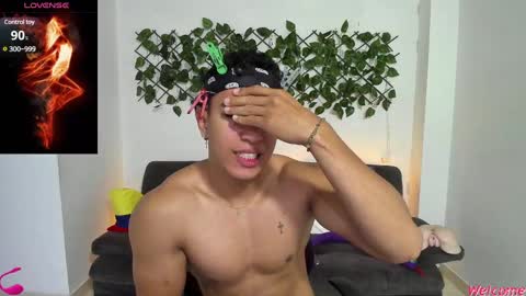 Snapshot of taylor_johnn chatting on January 6, 2:03 pm Penagos zz online show from January 6, 2:03 pm