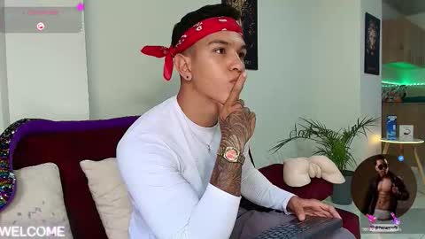 Snapshot of taylor_johnn chatting on September 8, 9:58 pm Penagos zz online show from September 8, 9:58 pm