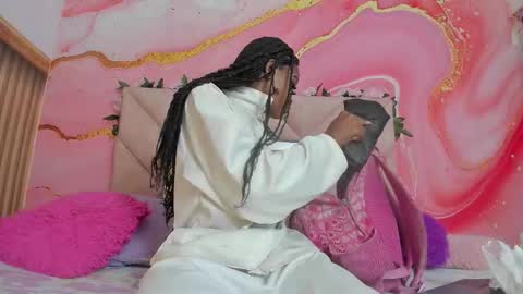 Snapshot of taylor_oriana_ chatting on October 22, 10:59 am Oriana online show from October 22, 10:59 am