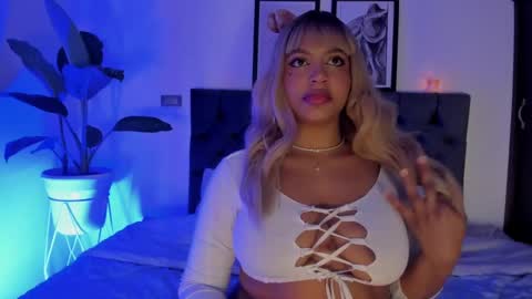 Snapshot of taylor_sexyy chatting on November 12, 3:29 am Taylor online show from November 12, 3:29 am