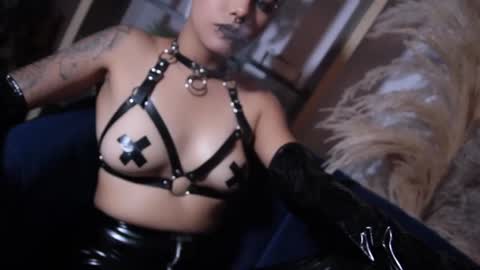 Taylor online show from December 13, 6:16 pm