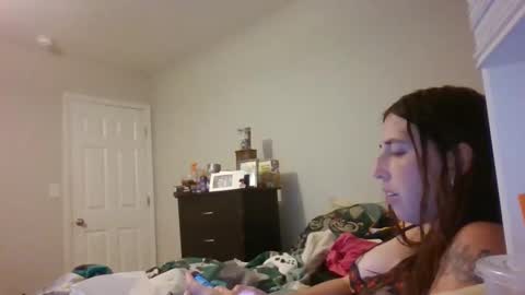 Snapshot of taylorslay chatting on April 18, 12:25 am taylorslay online show from April 18, 12:25 am