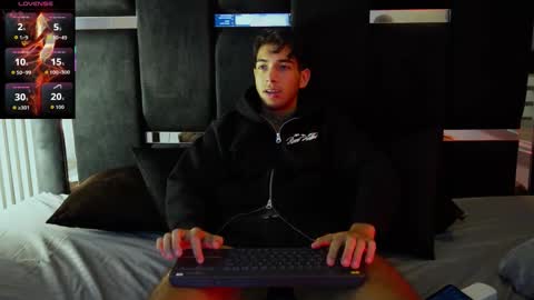 taylorsmiths_ online show from January 7, 4:59 am