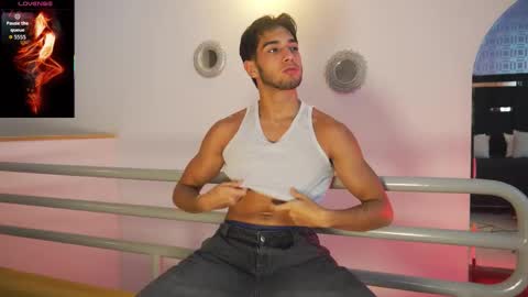 taylorsmiths_ online show from January 17, 4:06 am