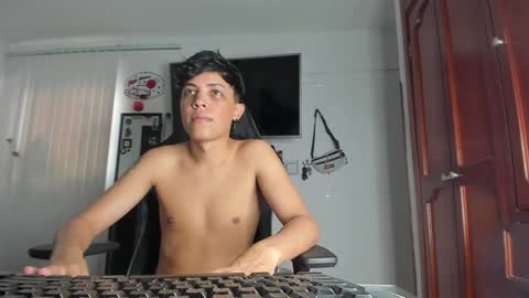 Snapshot of taylorsorf chatting on December 19, 9:28 pm taylorsorf online show from December 19, 9:28 pm