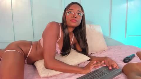 Snapshot of taylorviidal chatting on February 20, 12:38 pm taylor online show from February 20, 12:38 pm